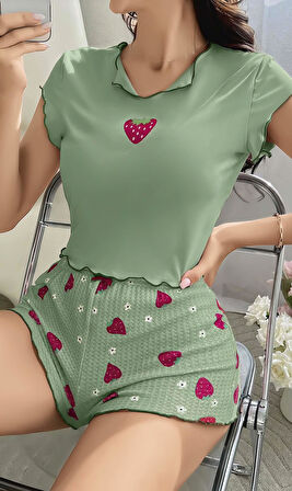 Kadın Yeşil Çilek Desenli Askılı Şortlu Pijama Takım 6648