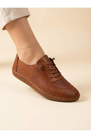 Hakiki Deri Siyah Kadın Yürüyüş Ayakkabı Lazer Delikli Ortopedik Taban Elastik Bağcıklı Comfort Sneaker
