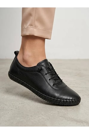 Hakiki Deri Siyah Kadın Ayakkabı Ortopedik Taban Düz Esnek Bağcıklı Comfort Casual Günlük Sneaker