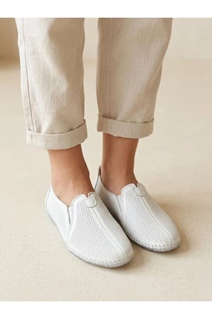 Hakiki Deri Beyaz Kadın Babet Ortopedik Taban Lazer Delikli Slip-On Comfort Ayakkabı