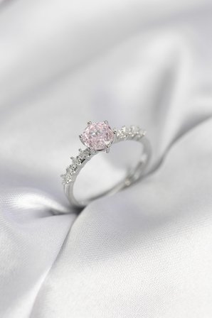 Gümüş Renk Pembe Tek Taş Model Zirkon Taşlı Kadın Yüzük