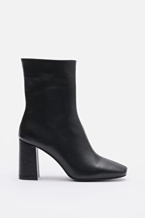 Bestyle İREM Kadın Siyah Gerçek Deri Fermuarlı Topuklu Bot