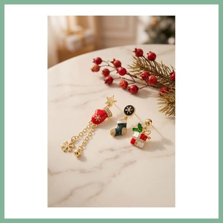 Bşk Virgo Gold Noel Baba Şapkalı Zirkon Taşlı Zincirli Yılbaşı Küpe BSK2026