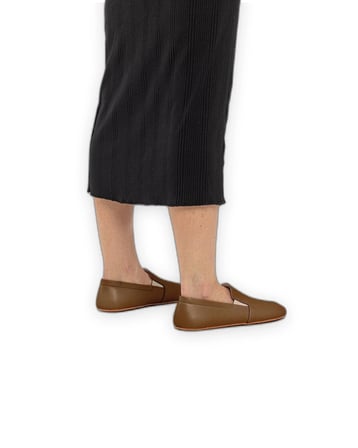 Outlet - Hakiki Deri, Kadınlar İçin Kolay Giyilebilir Ayakkabı, Slip-On Model Taba
