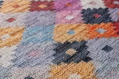 Gri Zeminli Geometrik Desenli Çok Renkli Halı Dijital Baskı Kaymaz Tabanlı