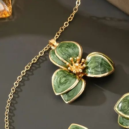 EN-CAG Zarif Yeşil Renk Çiçek Kolye, Gold Zincirli | Günlük ve Özel Günler İçin BSS