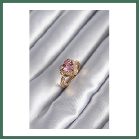 EN-CAG Pirinç Gold Renk Pembe Zirkon Taşlı Charm Kalp Model Kadın Yüzük BSS