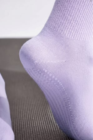 Bambu Kadın Mor Kaydırmaz Taban Silikon Baskı Yoga Fitness Pilates Bale Dans Tenis Çorabı