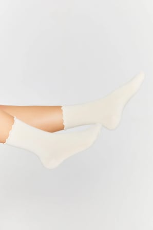 Bambu Kadın Lastiksiz Krem Fırfırlı Lastiksiz Dikişsiz Krem Soket Çorap İ̇Z Bırakmaz / Sıkmayan Çorap