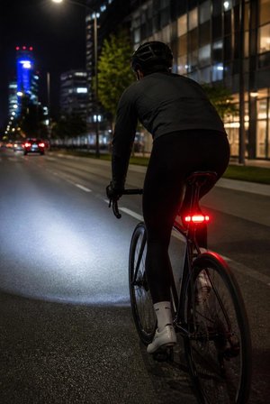 USB Şarjlı Bisiklet Işık Seti 300 Lümen Su Geçirmez LED Far ve Stop Lambası