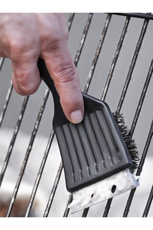 Paslanmaz Çelik Mangal Temizlik Fırçası, Metal Kazıyıcı Uçlu 2'si 1 Arada Ergonomik Saplı Barbekü