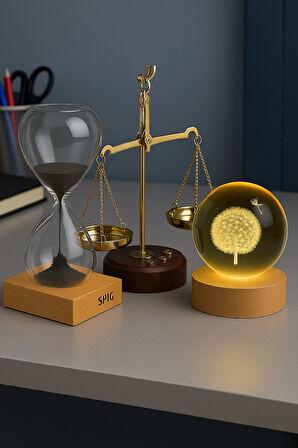 Manyetik Kum Saati, Adalet Terazisi ve Ahşap Standlı Işıklı Karahindiba Küre 3’lü Masaüstü Ofis Seti