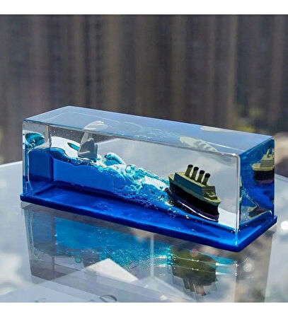 3’lü Masaüstü Dekoratif Set – Manyetik Kum Saati, Adalet Terazisi ve Batmayan Gemi Biblosu