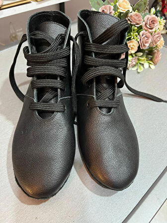 SİYAH DERİ KIRMIZISI DANS BOTU- BAĞCIKLI-SÜET TABAN - TÜM DANSLAR İÇİN UYGUNDUR.