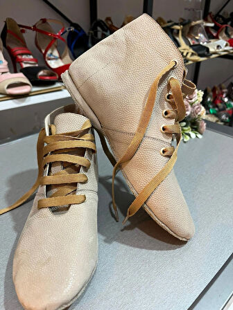 SÜTLÜ KAHVE RENGİ DERİ DANS BOTU- BAĞCIKLI-SÜET TABAN - TÜM DANSLAR İÇİN UYGUNDUR.