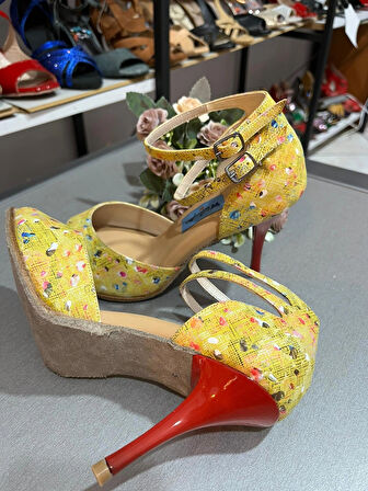 “Yellow Art” BİLEKTEN ÇİFT ATKILI SARI 8,5 CM 11 PONT KAPALI TOPUK TANGO, DANS VE SALON AYAKKABISI