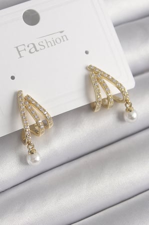 Pirinç Gold Renk Zirkon Taşlı Pençe Model İnci Detay Kadın Küpe 5886