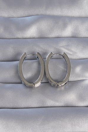 Pirinç Gümüş Renk Zirkon Taşlı Oval Model Küpe 5886