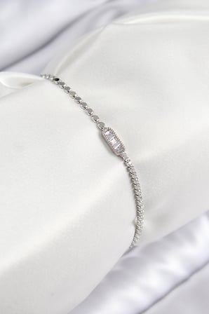 Pirinç Zirkon Taşlı Dikdörtgen Model Ezme Zincir Gümüş Renk Kadın Bileklik 5