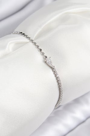 Pirinç Zirkon Taşlı Damla Model Ezme Zincir Gümüş Renk Kadın Bileklik 5886