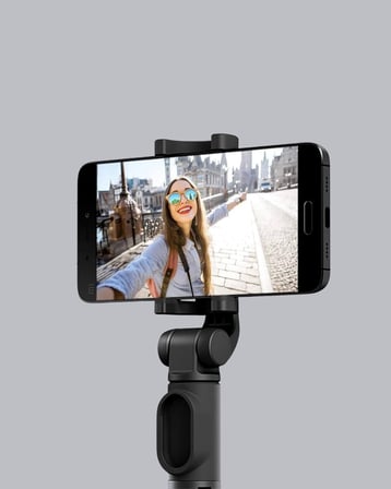 Bluetooth Selfie Çubuğu – 360° Dönebilen Başlık Kablosuz Bağlantı