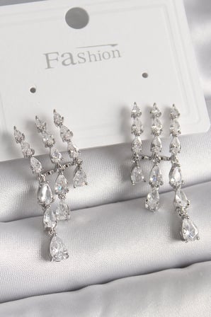 Pirinç Gümüş Renk Zirkon Taşlı Yağmur Model Kadın Küpe 5886