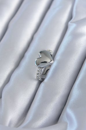 Gümüş Renk Pirinç Zirkon Taşlı Kalp Model Kadın Yüzük 5886