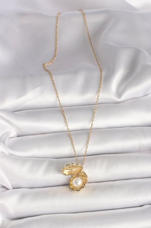 316L Çelik Gold Renk Zincir Açılır İncili Midye Model Kadın Kolye 5886