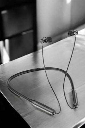 Dijital Göstergeli Kulak İçi Kablosuz Bluetooth Kulaklık Boyun Bantlı