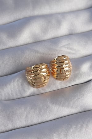 Pirinç Gold Renk Tırtıklı Minimal Bombeli Tasarım Küpe 5886