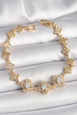 Pirinç Gold Renk Zirkon Taşlı Yonca Model Kadın Bileklik 5886