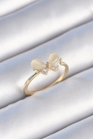Pirinç Gold Renk Beyaz Mineli Zirkon Taşlı Kelebek Model Kadın Yüzük 5886