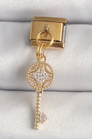 316L Çelik Gold Renk Sallantı Zirkon Taşlı Anahtar Model Nomination Charm 5886