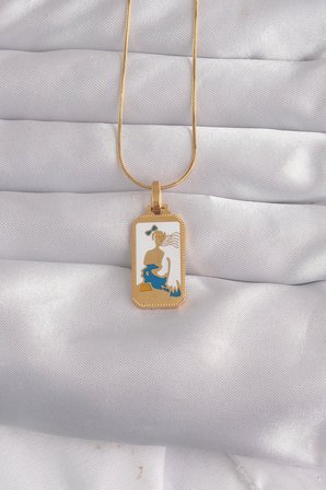 316L Çelik Gold Renk Beyaz Mineli Kız Figür Tarot Kolye 5886