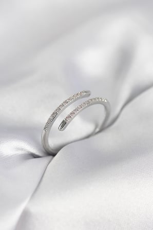 Gümüş Renk Yılan Kuyruk Model Zirkon Taşlı Kadın Yüzük 5886