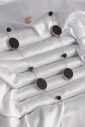 Pirinç Gold Renk Siyah Renk Oval Siyah Küp Detay Kadın Kolye 5886