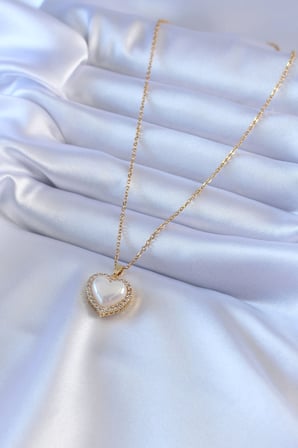 316L Çelik Gold Renk İncili Kalp Model Zirkon Taşlı Kadın Kolye 5886