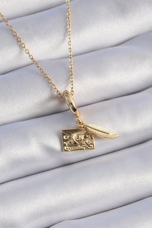 316L Çelik Gold Renk Kalp Detay Mektup Figür Charm Model Kadın Kolye 5886