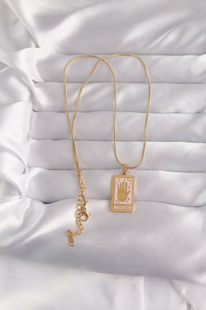 316L Çelik Gold Renk Pembe Mineli El Figür Tarot Kolye 5886