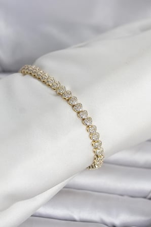 Pirinç Gold Renk Kalp Model Sıralı Zirkon Taşlı Kadın Bileklik 5886