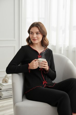 Premium Kadın 4’lü Fitilli Set – Siyah Kırmızı Biyeli (Pijama Üst, Pantolon, Bikini Takımı)