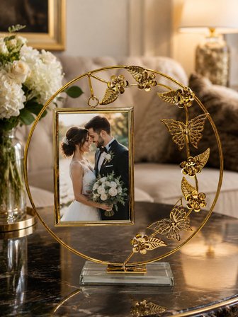 Dekoratif Gold Fotoğraf Çerçevesi Kelebek ve Çiçek Detaylı Şık Masaüstü Dekorasyon Hediyelik