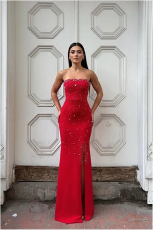 SALMORE Straplez Yırtmaçlı Elbise Taş Abiye Detaylı · Renk: Kırmızı · Beden: XL BTY