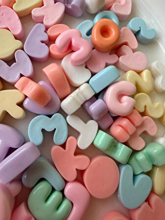 95 adet Mini Çok Renkli Reçine Alfabe Süsleri - Pastel ABCD HarfleriT akı Yapımı & El İşleri için