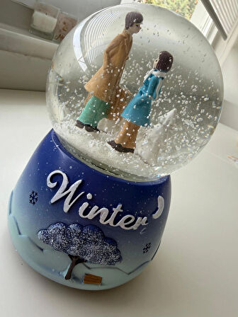 Kız ve Erkek Elle Kurmalı Büyük Boy Kar Küresi Hediye Kutulu