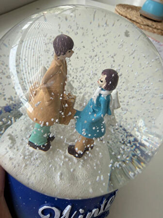 Kız ve Erkek Elle Kurmalı Büyük Boy Kar Küresi Hediye Kutulu