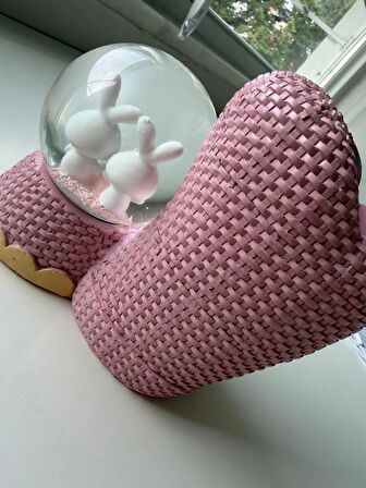 Tavşanlı Pembe Happy Kalemlikli Kar Küresi Özel Hediye Kutulu