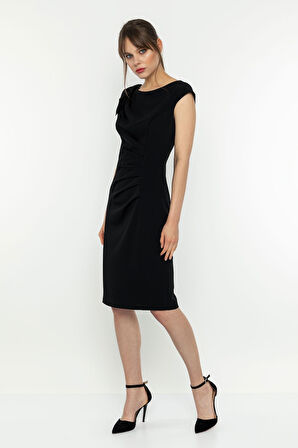 Omzu Kurdeleli Drape Detaylı Elbise-Siyah-42