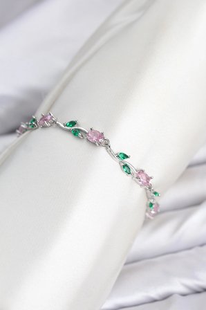 Pirinç Gümüş Renk Pembe Zirkon Taşlı Çiçek Model Kadın Bileklik