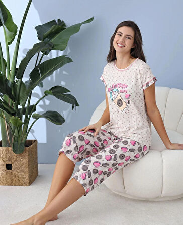 Lukitus Likralı Penye Kumaş Desenli Kısa Kol Kadın Kapri Pijama Takımı